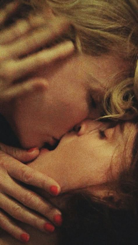 Rooney Mara Carol, Therese Belivet, Yellowjackets Aesthetic, Carol Aird, Cate Blanchett Rooney Mara, Jackie Taylor, Woman Loving Woman, Rooney Mara, Popular Photography