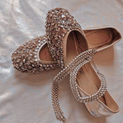 Punjabi Juti Aesthetic, Wattpad Couple, Ethnic Aesthetic, Rio Fashion, Asian Shoes, Bridal Sandals Heels, Latest Bridal Lehenga Designs, Fancy Sandals, Indian Shoes