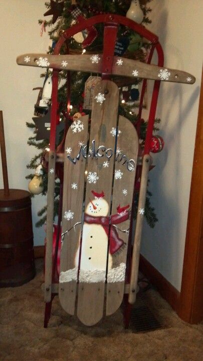 Sled Now this is something I would like on my Front Porch, Where will I find the sled? Painted Sleds Ideas, Sleds Decorated Ideas, Decorated Sleds For Christmas, Christmas Sleds Decorated, Antique Sled Decor Ideas, Decorated Sleds, Painted Sleds, Christmas Sleighs, Christmas Sled Decoration