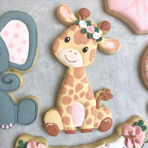 Safari Shower Ideas, Giraffe Baby Shower Theme, Airplane Baby Shower Theme, Birthday Biscuits, Giraffe Cookies, Cookie Recipes Decorating, Baby Shower Giraffe, Paint Cookies, Fondant Animals