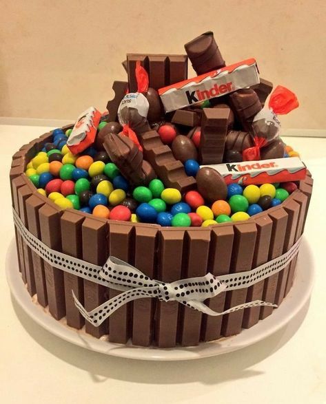 Bonbon Cake, Chocolate Bar Cake, Chocolate Bar Cakes, Lolly Cake, Chocolate Candy Cake, Candy Birthday Cakes, Chocolate Cake Designs, Candy Cakes, Candy Cake