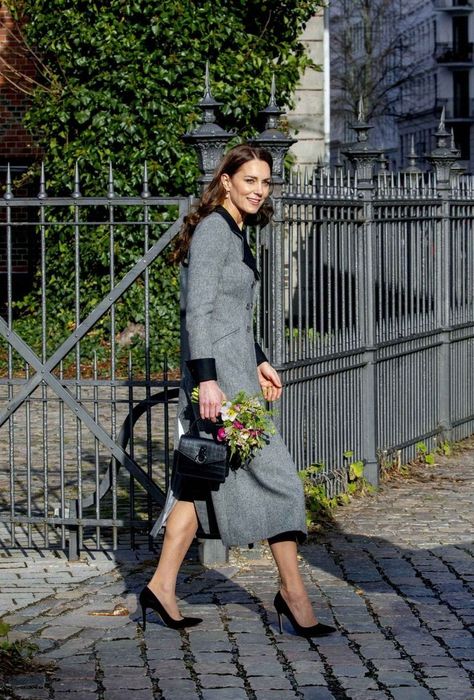 katemiddletonlookbook su X: "The Princess of Wales ♥️♥️ This is from Catherine's engagement in Denmark. https://t.co/Emj8LdWRTL" / X Princess Catherine Style, Kate Outfits, Holly Willoughby Legs, Kate Princess, Edc Backpack, Looks Kate Middleton, Kate Middleton Hair, Queen Kate, Kate Middleton Outfits