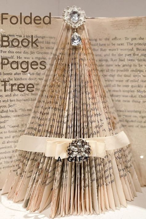 Christmas Tree Folded Book, Old Book Christmas Tree, Christmas Tree From Books, Christmas Tree Out Of Books, Folded Book Christmas Tree, Folded Books Tutorial, Book Page Christmas Tree, Book Art Christmas, Christmas Tree Yarn