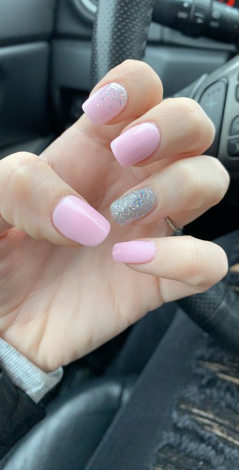 Soft Pink Nails With Glitter Accent, January Nail Dip Ideas, June Gel Nails Ideas, Pink Sns Nail Designs, Round Sns Nails, Pink Nail Designs Square Medium, Square Sns Nails, Sns Nails Colors Summer, Simple Square Acrylic Nails