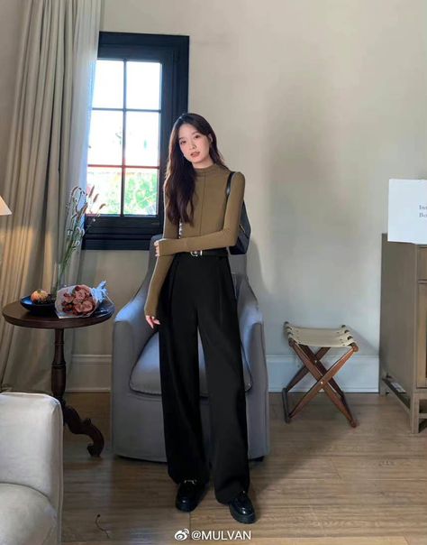 Mulvan Official, Black Pants Outfit, Neat Casual Outfits, Korean Fits, Style Inspiration Classic, Aesthetic Ootd, Korean Casual Outfits, Corporate Outfits, Dressy Pants