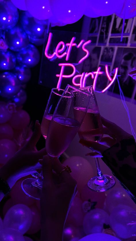 House Party Aesthetic, Birthday Room Decorations, Neon Birthday, Emoji For Instagram, Party Aesthetic, Champagne Pink, 24th Birthday, 19th Birthday, 18th Birthday Party