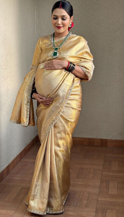 South Indian Baby Shower Look, Pregnant Women In Saree, Baby Shower Looks For Mom Indian, Indian Baby Shower Outfit For Mom, Baby Shower Saree Indian, Pregnancy Outfits Indian, Saree Tamil, Maternity Shoot Dresses, Indian Maternity