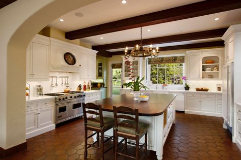 Spanish Colonial - Mediterranean - Kitchen - Santa Barbara - by DD Ford Construction Colonial Style Kitchen, Santa Barbara Homes, Mexican Kitchen Style, Spanish Home Interior, Tuscan Kitchens, Best Flooring For Kitchen, Spanish Style Kitchen, Spanish Kitchen, Santa Barbara Style