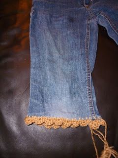 crochet fix -- from hole in the knee to shorts with a crochet edge.   no sewing machine.    doesn't have to be perfectly even because the crochet edge hides it. Tomboy Princess, Crochet Jeans, How To Patch Jeans, Crochet Edging Pattern, Border Stitch, Fire Alarms, Wave Crochet, Crochet Edge, Chevron Stitch