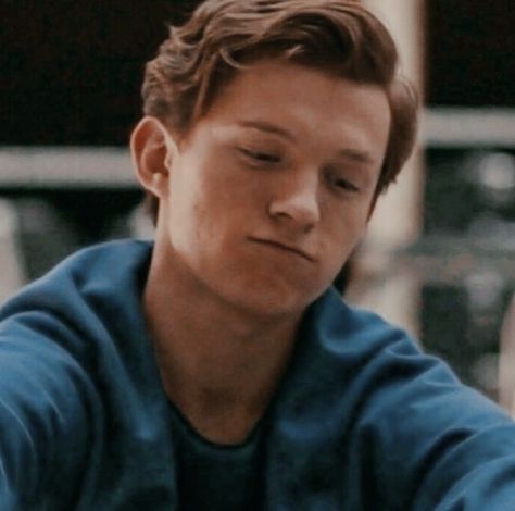 Tom Holland Haircut, Homecoming Spiderman, Icon Spiderman, Spiderman Icons, Tomholland Spiderman, Tom Holland Zendaya, Tom Holland Imagines, Arte Punk, Tom Holland Peter Parker