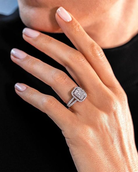 Wedding Diamond Rings For Women, 2023 Popular Engagement Rings, Band Ring Designs For Women, Ring For Engagement For Women, Engagement Ring Bride, Womens Engagement Ring, Diamond Rings For Engagement, Engagement Gold Ring Design For Women, Engagement Diamond Ring For Women