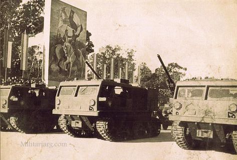 M4 high-speed tractors of the Argentine Army rolling down Avenida del Libertador in Buenos Aires at the Argentine Independence Day Parade. M10 Tank Destroyer, Ww1 Tanks, Ww1 History, M4 Sherman, Panzer Iii, Field Marshal, Panther Tank, Sherman Tank, Panzer Iv