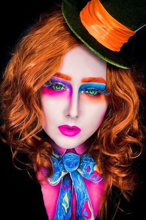 Easy Mad Hatter Makeup For Women, Alice In Wonderland Alice Makeup, Mad Hatter Makeup For Women, Willy Wonka Makeup, Halloween Mad Hatter, Hatter Makeup, Mad Hatter Girl, Mad Hatter Makeup, Mad Hatter Cosplay