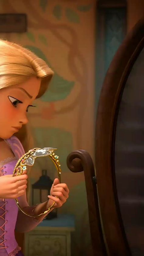 Royal Diadem, Rapunzel Video, Disney Princess Gif, Princess Videos, Rapunzel Disney, Crown Aesthetic, Rapunzel Tangled, Disney Princess Makeover, Disney Princess Movies