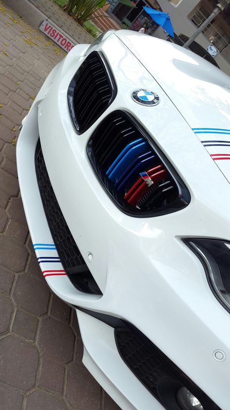 Bmw 316i, Bmw Stripes, Bmw Tuning, Rally Stripes, Arab Men Fashion, Car Stripes, Carros Bmw, Bmw Serie 1, Bmw Sport