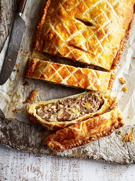 Venison wellington Venison Mince Recipes, Venison Wellington, Venison Meals, Vegetarian Wellington, Cooking Venison Steaks, Deer Recipes, Ground Venison, Beef Wellington Recipe, Deer Meat Recipes