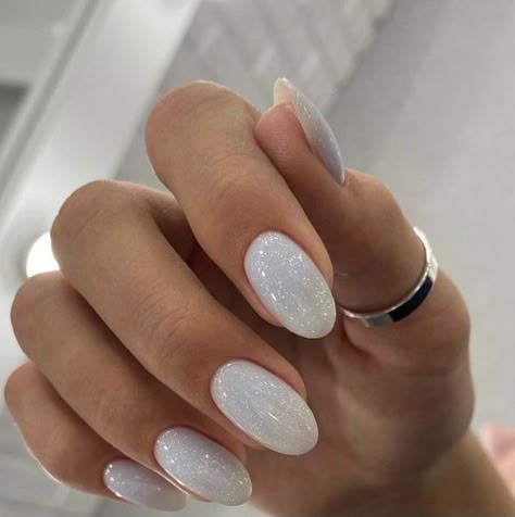 Winter Colors 2023, Oval Nails Winter, White Sparkly Nails, White Sparkle Nails, Oval Shaped Nails, Colors 2023, Milky Nails, Nail Color Trends, White Glitter Nails