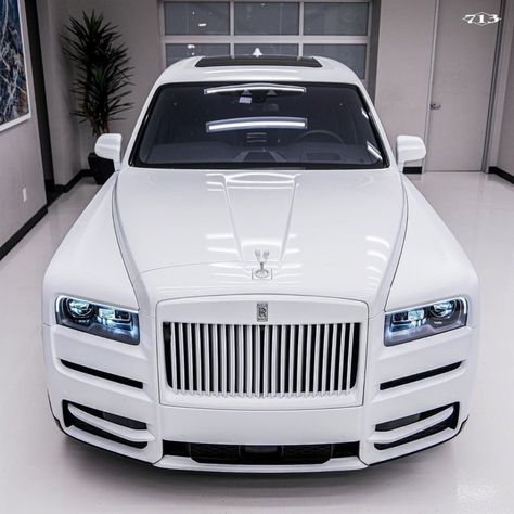 Car Playlist, White Rolls Royce, Car Decorating, White Rolls, Cars Decorations, Animal Background, Wallpaper Car, Cars Interior, Rolls Royce Motor Cars