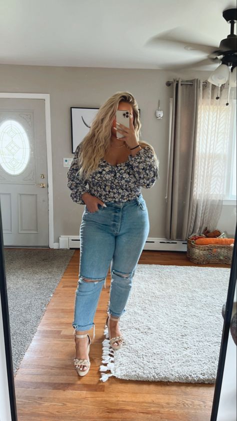 Plus Size Summer Outfits Jeans, Simple Easter Outfit Women Jeans, Outfits To Show Off Curves Shape, Going Out Tops Midsize, Going Out Midsize, Midsize Women Fashion, Midsize Nashville Outfits Summer, Light Wash Jeans Outfit Midsize, Brewery Date Outfit