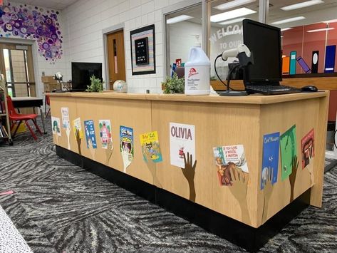 Book Return Ideas Library, School Library Design Interior, Library Desk Decor, Elementary Library Decor, Public Library Programs, School Library Book Displays, Library Cart, Library Orientation, Library Decorations