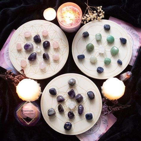 Flower of Life Crystal Grid Set https://www.jocurry.com/products/flower-of-life-crystal-grid-set Quantum Creative #Hot Celtic Cross Tarot, Attracting Abundance, Metatrons Cube, Seed Of Life, Visual Representation, Crystal Grid, Printed Drawstring, Flower Of Life, Spiritual Art