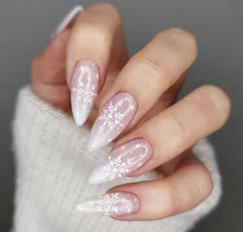 Nails Design Snowflakes, White Snow Nails, White Holiday Nails, Winter Sweater Nails, Almond Nail Designs, Snow Nails, Almond Nail Art, The Snow Queen, Queen Nails