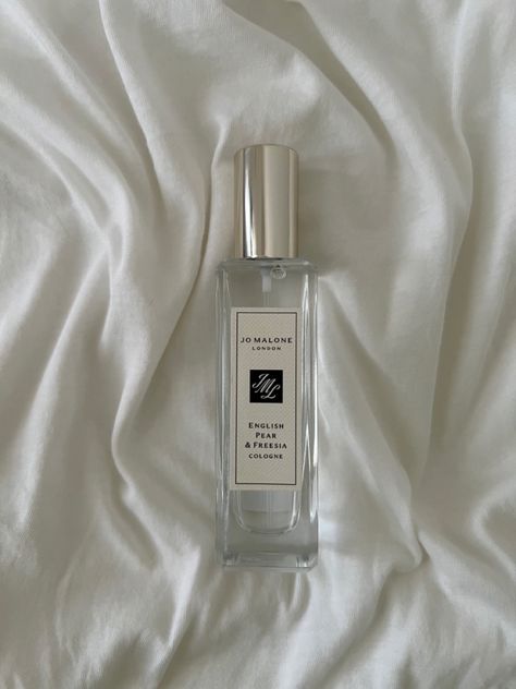 Jo malone Ja Malone Perfume, Jo Malone English Pear And Freesia, Vision Board Psychology, Jo Malone Perfume Aesthetic, Picture For Vision Board, Jo Malone Perfume English Pear, Jomalonelondon Perfume, Jo Malone Aesthetic, Psychology Books To Read