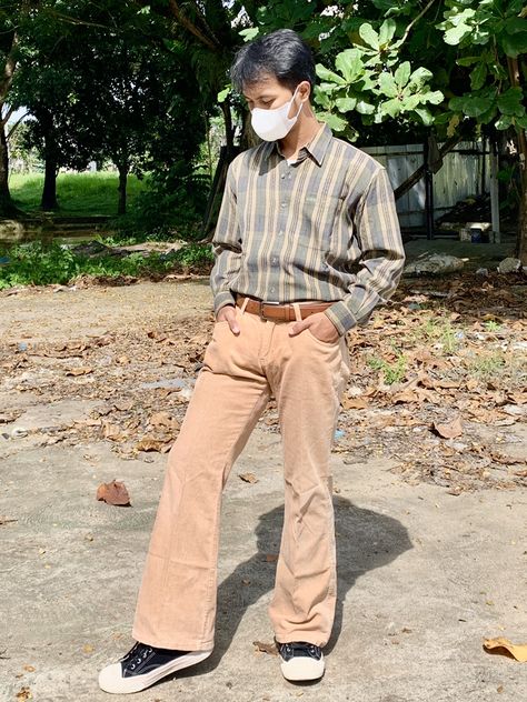 Corduroy pants style cutbray vintage. Khaki Corduroy Pants Outfit, Khaki Corduroy Pants, Corduroy Pants Outfit, Outfit Vintage, Pants Style, Corduroy Pants, Pants Outfit, Fashion Pants, Khaki Pants