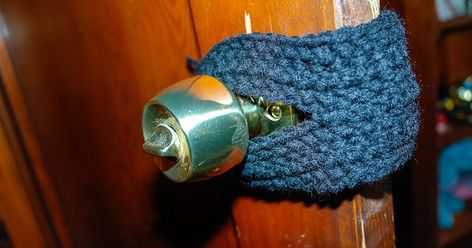 Door Jammer, Shut The Door, Door Bumper, Crocheting Ideas, Crochet Knit Stitches, Crochet Kitchen, Crochet Dishcloths, Sewing Fabrics, Bedroom Door