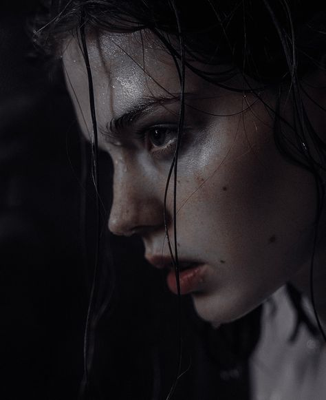 Mara Dyer, Fantasy Aesthetic, Shooting Photo, Dark Photography, Character Aesthetic, Photo Reference, Book Characters, Fantasy Books, Book Aesthetic