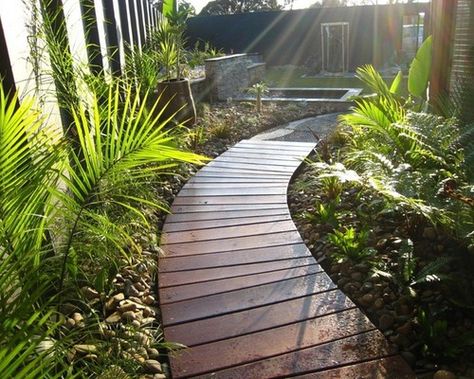 Curved Wooden Walkway Home Design Ideas, Pictures, Remodel and Decor Wood Pathway, Wooden Pathway, Wood Walkway, Wooden Path, Backyard Walkway, Walkway Landscaping, Walkway Design, Outdoor Walkway, Walkway Ideas