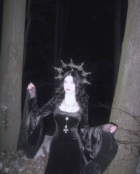 Queen Of The Damned Outfits, Goth Outfit Inspo, Punk Subculture, Goth Fits, Goth Stuff, Alt Aesthetic, Fit Pics, Goth Subculture, Vampire Goth