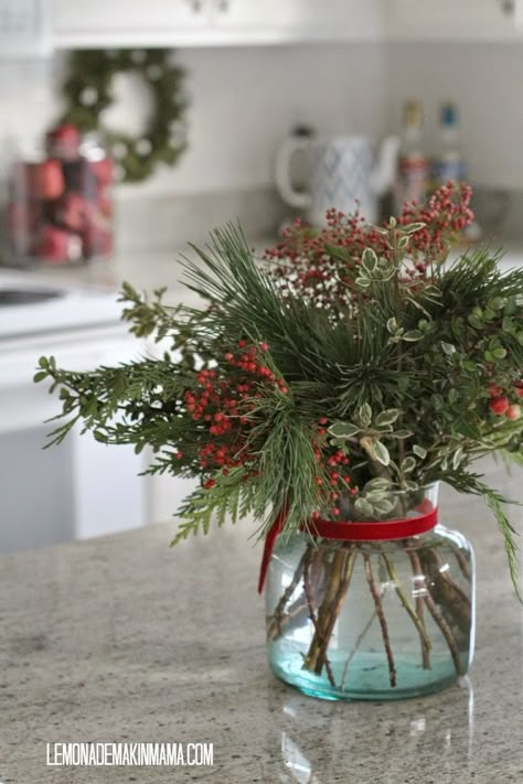 Island Christmas, Winter Centerpiece, Simple Centerpiece, Chirstmas Decor, Ugly Cry, Table Dressing, Christmas Flower Arrangements, Decor Vase, Christmas Centerpiece