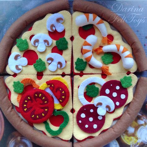 Felt Pizza, Selamat Hari Valentine, Pizza Craft, Felt Food Diy, Felt Food Patterns, Felt Cake, Felt Kids, Felt Fruit, Diy Quiet Books