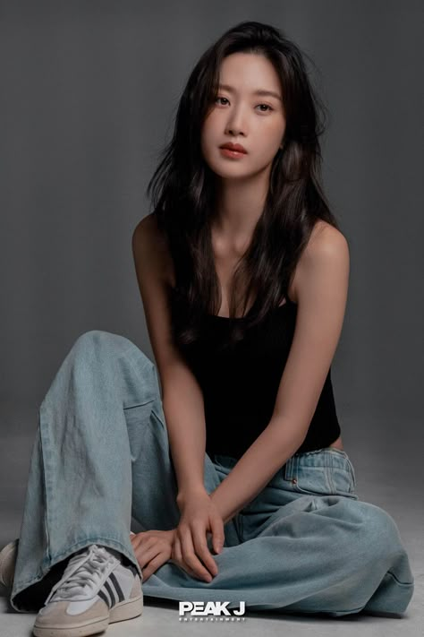 Top Poses, Moon Kayoung, Seo Ye-ji, Born Again, Korean Actresses, Friend Photoshoot, Celebrity Look, Look Younger, True Beauty