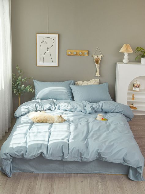 Blue Bedroom Set Ideas, Blue Bedroom Aesthetic Pastel, Blue Dorm Room Aesthetic Vintage, Plain Bedding Sets, Pastel Blue Bedding, Light Blue And White Bedroom Aesthetic, Baby Blue Bed Sheets, Cornflower Blue Bedding, Sky Blue Bedding