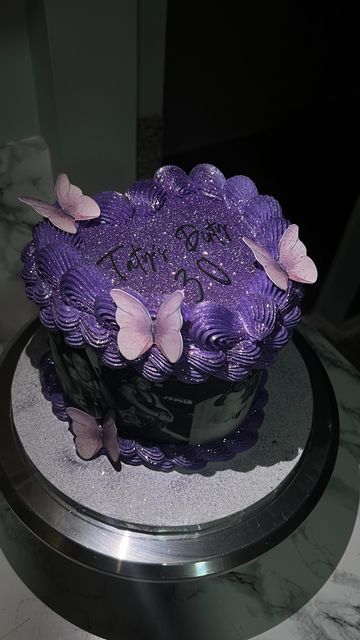 Birthday Purple Cake, Purple Chocolate Cake, Purple Glitter Cake Birthday, Black And Purple Cake Ideas, Purple And Silver Birthday Cake, Black And Purple Birthday Cake, Euphoria Cake, Purple Glitter Cake, Purple Cake Designs