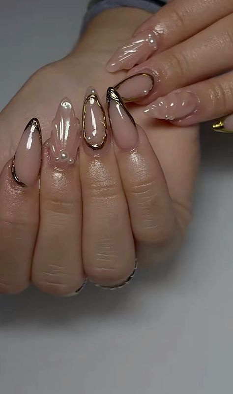 Red Mermaid Nails, Nude Almond Nails With Design, Nails Novia, Nails 21st Birthday, Claudia Jessie, Champagne Nails, Jade Nails, Fake Nails Designs, Romantic Nails