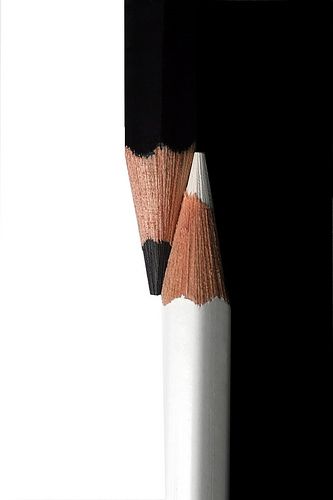 I like how the pencils showcase the emphasis of color. I would have done a different background with more than just two solid colors. Charcoal Drawings, Foto Tips, Trik Fotografi, Abstract Photography, Black N White, Life Photography, Still Life Photography, Urban Art, White Photography