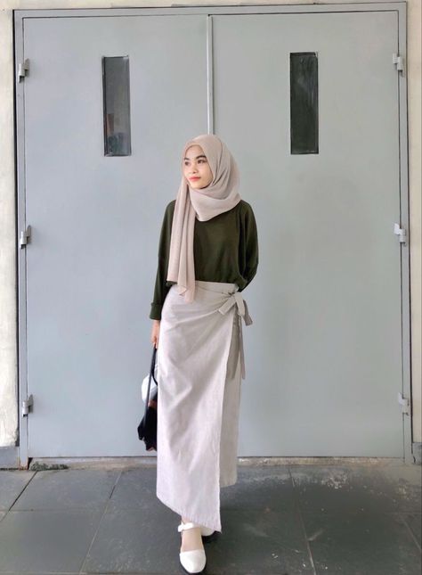 Kemeja Outfit, Ootd Jaket, Overall Hijab, Spill Ootd, Sweater Hijab, Ootd Hoodie, Outfit Overall, Jeans Hijab, Ootd Sweater