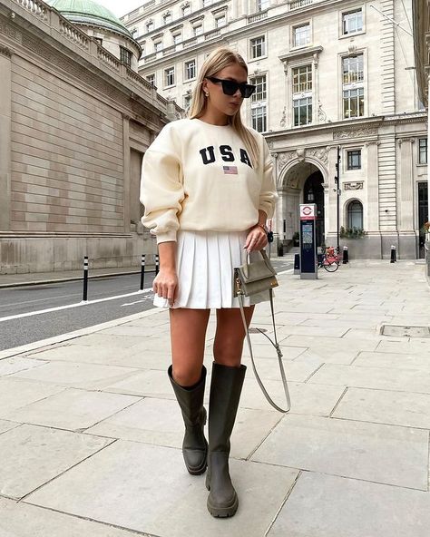 21 Stylish Ways to Slay in Knee High Boots – May The Ray Leather Jacket Dress, Airbrush App, The Ray, Finger Tattoo, Effortlessly Chic Outfits, Miniskirt Outfits, Estilo Preppy, Stylish Sweaters, Photo Edited