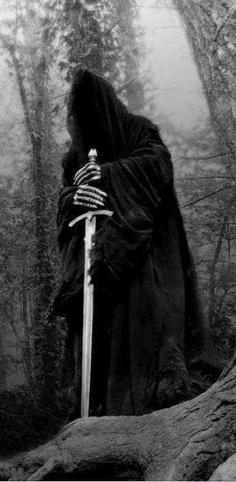 The Nazgul! Totally Awesome! Reaper Tattoo, Jrr Tolkien, Medieval Fantasy, Grim Reaper, Middle Earth, Dark Fantasy Art, Lord Of The Rings, Tolkien, The Hobbit