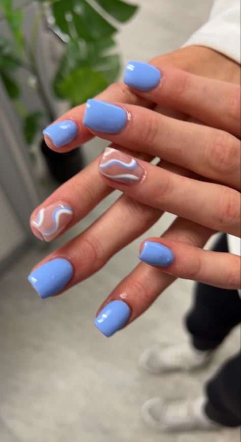 Cornflower Blue Nails Design, Light Blue And White Nails Design, Sqoavle Nails, Swirly Acrylic Nails, Blue And White Gel Nails, Cornflower Blue Nails, Nail Inspo Blue, Swirly Nails, Cute Easy Nail Designs