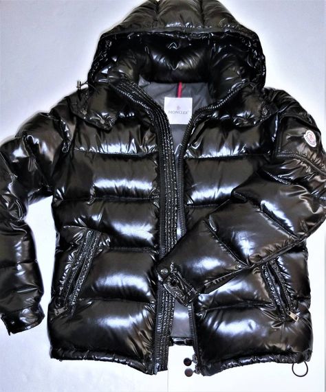 Women Puffer Jacket, Best Puffer Jacket, Dapper Suits, Guy Fits, Shiny Jacket, Mens Puffer Jacket, Black Men Street Fashion, Men Street Fashion, Moncler Jacket