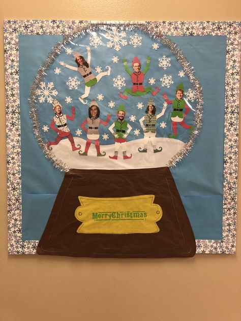 Snow globe bulletin board for Christmas with admin staff as elves! Door Decorations Classroom Christmas, Holiday Bulletin Boards, Christmas Bulletin Boards, Classroom Christmas Decorations, Christmas Door Decorating Contest, Christmas Classroom Door, Christmas Bulletin Board, School Door Decorations, Door Decorating Contest