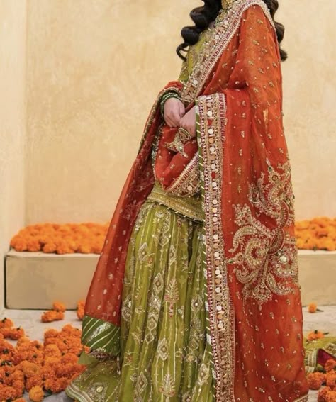 Orange Mehndi Dress Pakistani, Bridal Mayon Dress, Mahndi Lahnga, Mehndi Wedding Dress, Mehendi Bridal Outfit, Dholki Outfit, Mehndi Outfit Ideas, Mehndi Outfit Bridal, Mehndi Dress For Bride