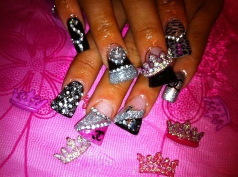 Trashy Nails, Scene Nails, Mcbling Nails, Trashy Aesthetic, Trashy Y2k Mcbling, 2000s Nails, Gyaru Nails, Flare Nails, Fan Nails