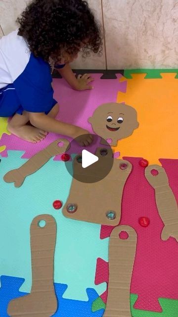 Human Body For Kids, Human Body Crafts, Shape Activities Kindergarten, Body Parts Preschool Activities, Body Parts For Kids, Human Body Projects, Body Preschool, Cardboard Crafts Kids, Human Body Activities