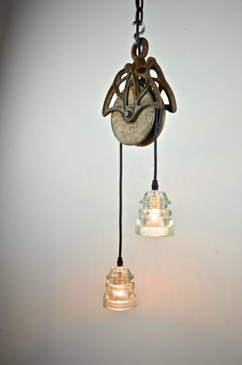 Rustic Lighting Diy, Farmhouse Style Lighting, Vintage Industrial Lighting, Rustic Light, Rustic Light Fixtures, Diy Lampe, Farmhouse Pendant Lighting, Kitchen Glass, Glass Insulators