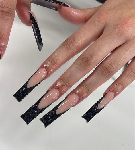 Matte Black Square Acrylic Nails, Black Glitter Nails Square, Medium Prom Nails, Long V French Tip Nails, Black Acrylic Nails Birthday Set, Black Nails Prom Ideas, Black Long Acrylic Nails Square, Black Nail Sets Acrylic, Black Nail Designs Prom